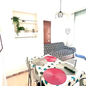 Mia House Rom